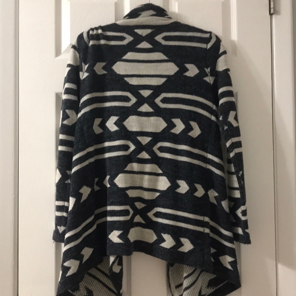 Cardigan - Picture 2 of 6